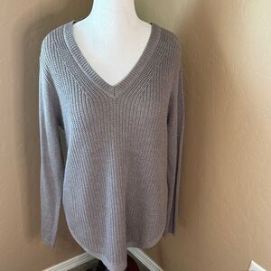 RD Style Light Gray V-Neck Sweater